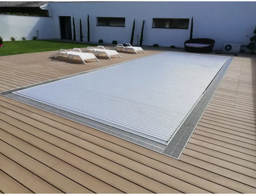 Silvrig metallpooltäck med ribbad textur, Aquatop nedsänkt extern motor 60x14mm