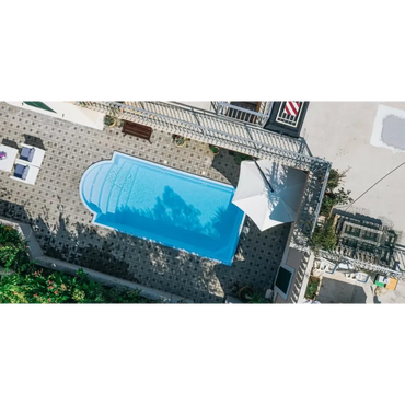 Blå rektangulär Glasfiberpool Aruba 800 8,20m x 3,70m x 1,50m med valv och kakel