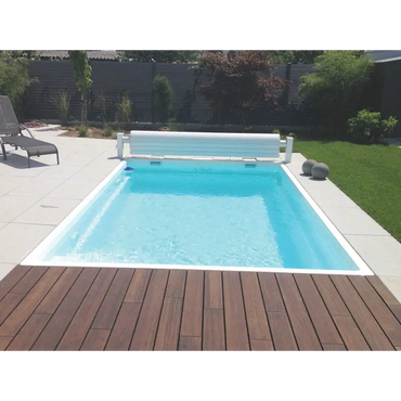 Glasfiberpool Victoria 4,70m x 2,70m med pooltak och klar blåvatten