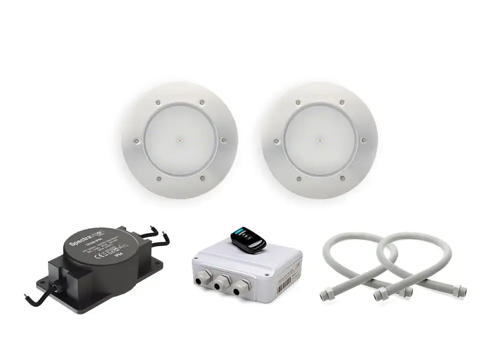Hver pakke indeholder fire indbyggede LED-lamper med metalrammer