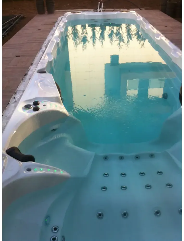 PassionSpa Aquatic 6-swimspa – hvid akryl, turkisblåt vand, indbyggede massagedyser