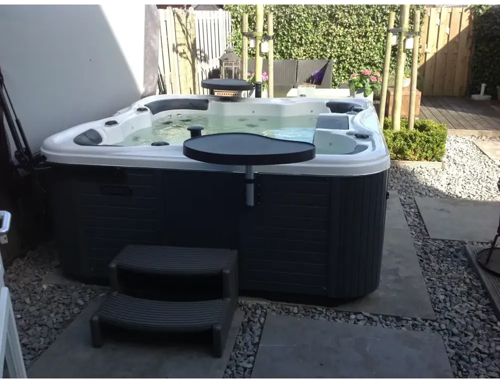 PassionSpa Joy-spabad – hvid og sort, indbygget bord, Signature Collection PassionSpa Joy-spabad – hvid og sort, indbygget bord, Signature Collection