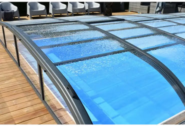 Bågad pooltäckning Pooltak Nivo Kit 1060B med svarta ramar och blå tonade paneler