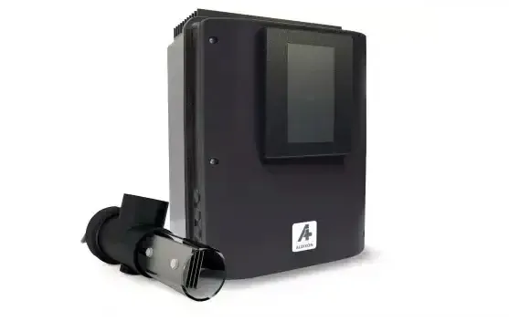 Albixon Hidrolife saltklorinator förenklar poolskötseln med svart rektangulär design