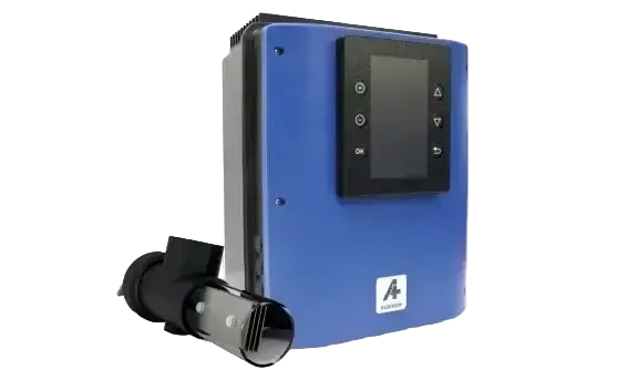 Albixon Neosalt-saltklorinator med blå styreenhed, sort panel og sensor