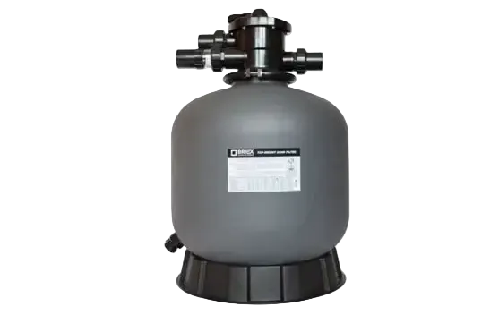 Grå cylindrisk Brilix P350 sandfilter med svart topp och bas, Danfoss-etikett