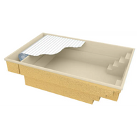 Beige trä-sandbox med vit korrugerad plastlock delvis rullat tillbaka för Glasfiberpool Bahama 600 förstärkt polyester pool med pooltak