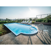 Glasfiberpool Barbados med rektangulär pool och pooltak för evenemang