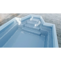 Glasfiberpool Grenada 600 med intressant form, pool och integrerade steg