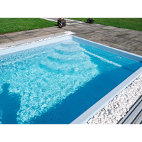 Modern glasfiberpool Papeete med klarblått vatten och vita stenar