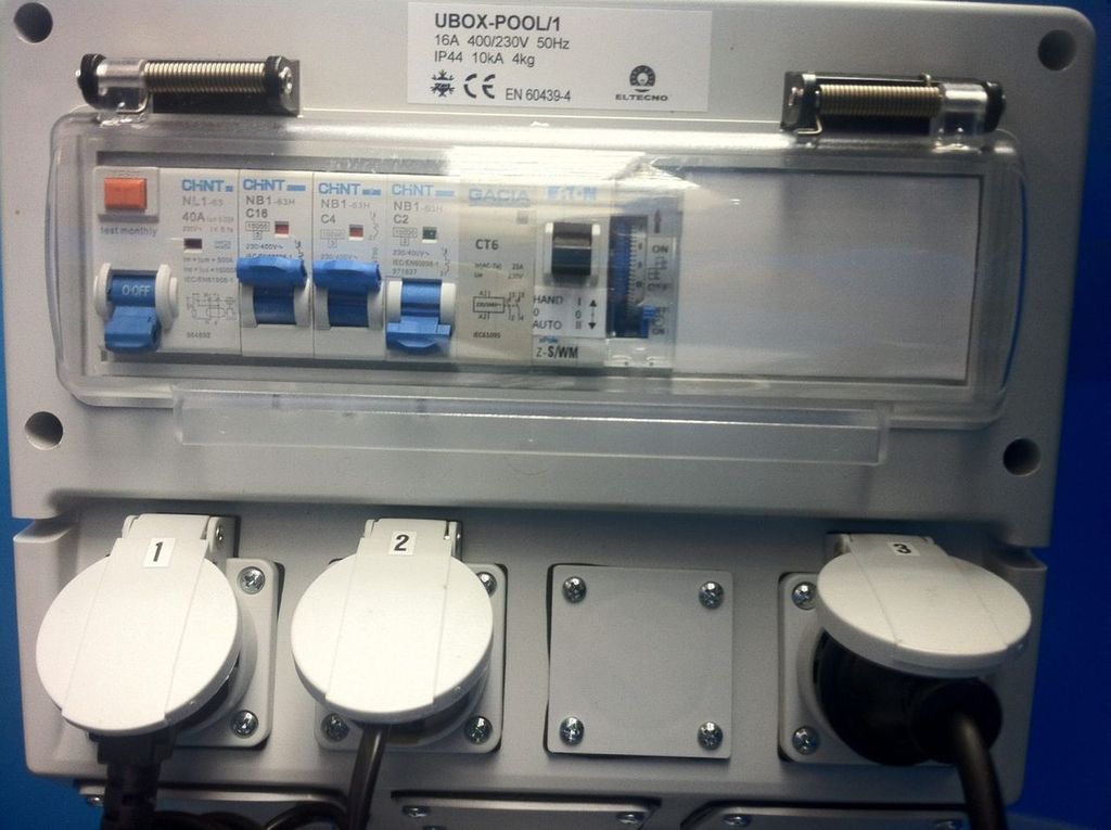 Elskab med fejlstrømsafbryder og Plejd-styring