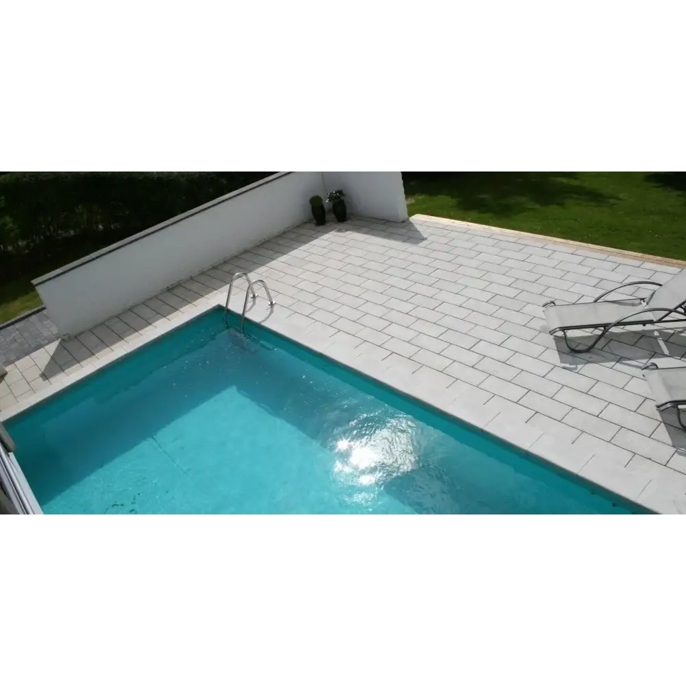 Rustica Athen paket med rektangulär pool i klart blått vatten