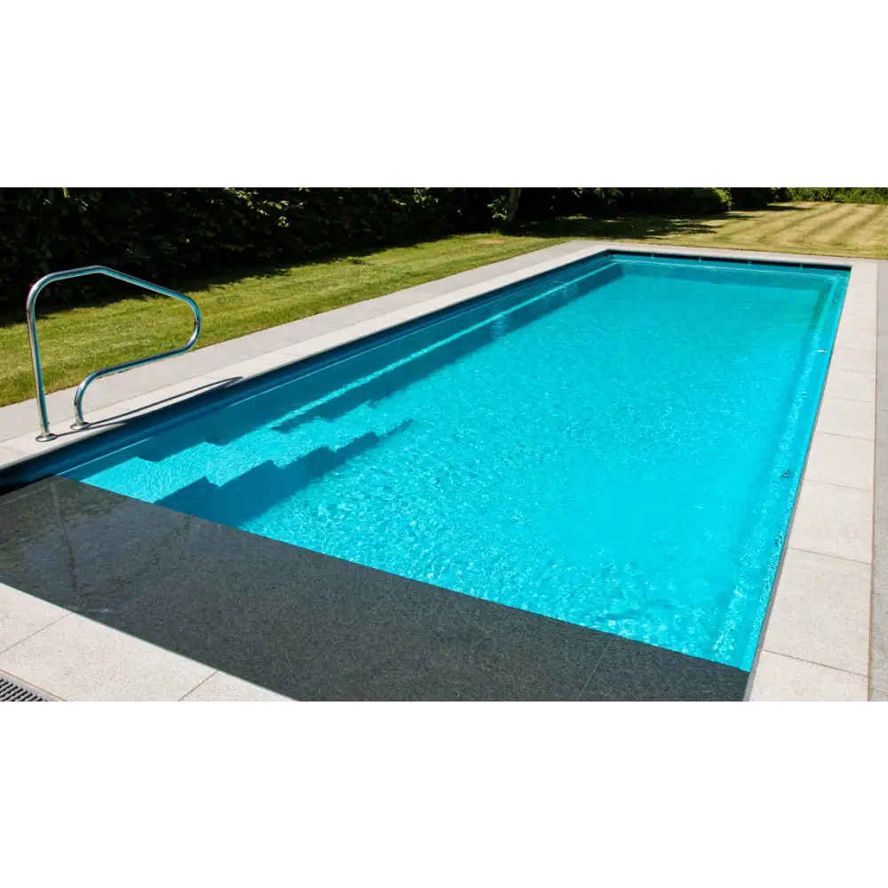 Leisurepools Cube modern pool med turkost vatten och metallräcke