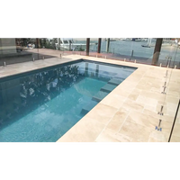 Leisurepools Elite pool med turkost vatten och beige stenkanter