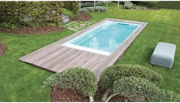 Leisurepools Encore-pool – lige linjer, til smalle grunde, rektangulær form, klart blåt vand