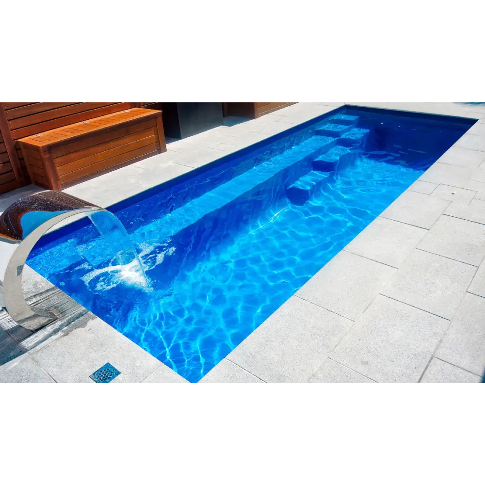 Leisurepools Espirit med slimmad form för trängre utrymmen