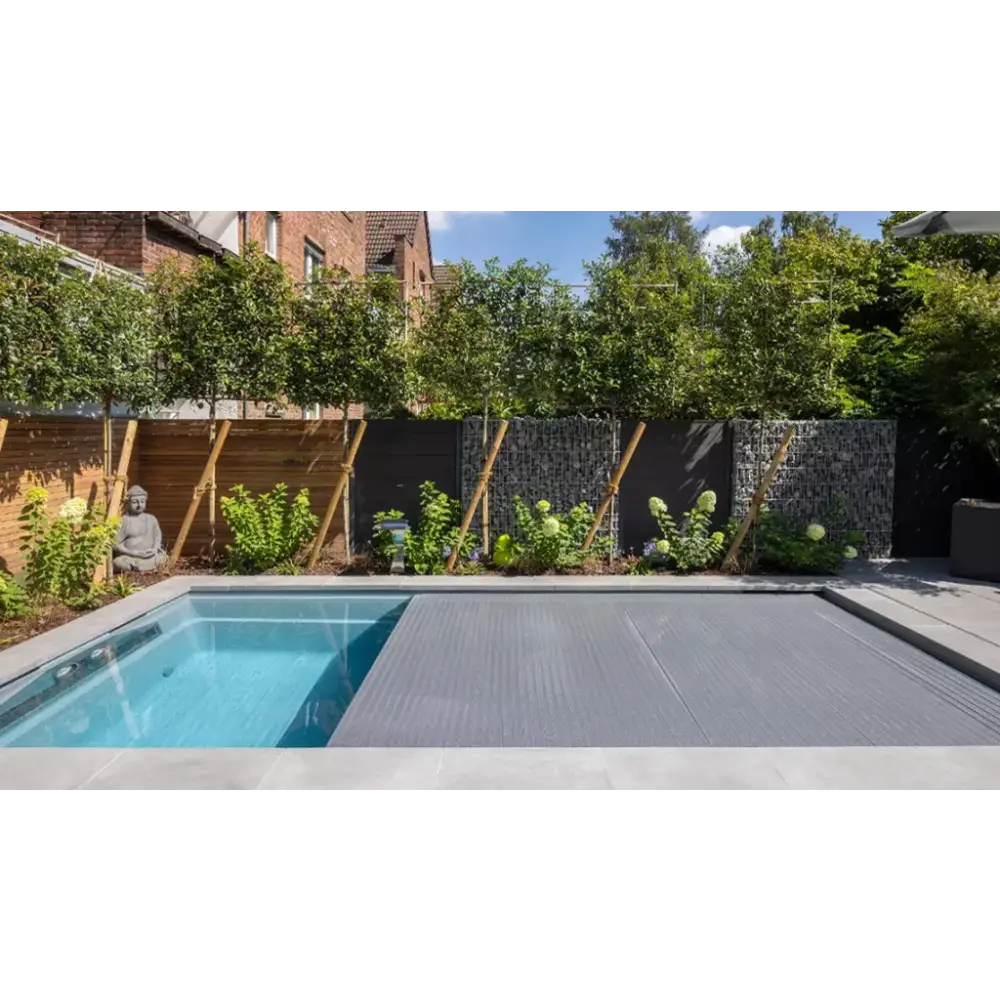 Grå texturerad pooltäckning för stilren pooldesign Leisurepools Linear