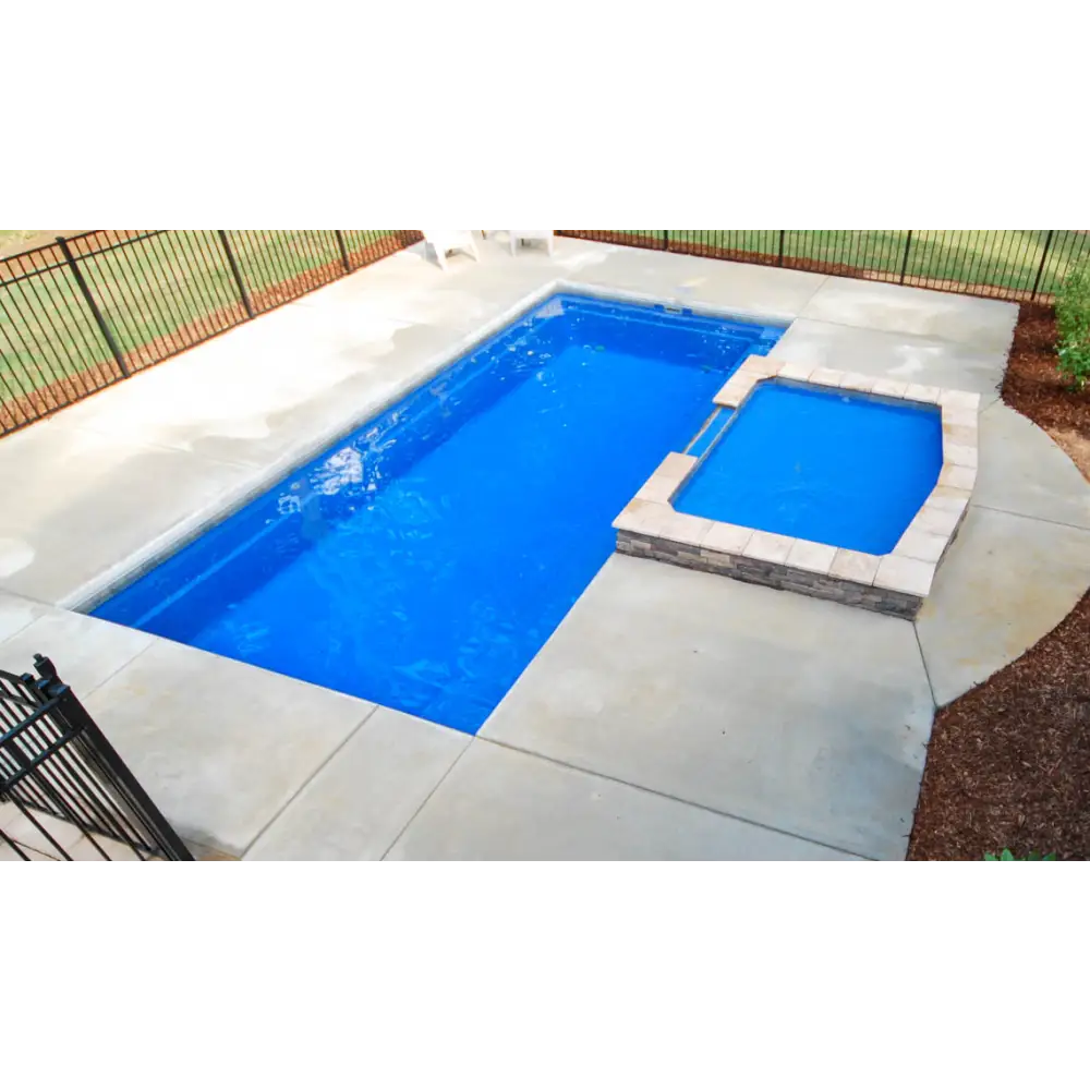 Leisurepools Reflection rektangulär pool med bred simkanal i blått vatten