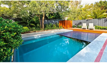 Leisurepools Reflection-pool – rektangulær form, blåt vand, Cover Box™
