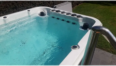 PassionSpa Activity 1-swimspa – Sport Collection, hvid inderside, sorte massagedyser, forkromet stige