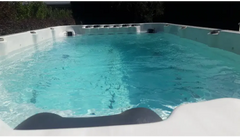 PassionSpa Activity 1-swimspa – Sport Collection, hvid overflade, hvid inderside, turkisblåt vand, massagedyser