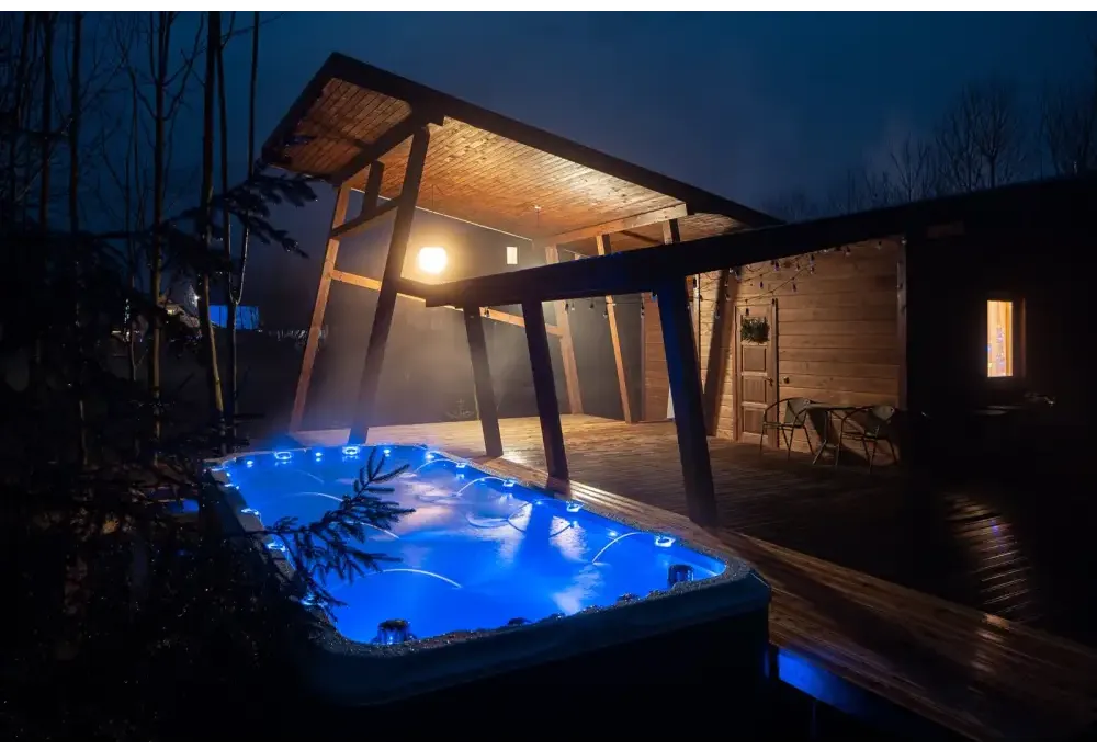 PassionSpa Activity 2-swimspa – blå belysning, træterrasse, overdækket terrasse