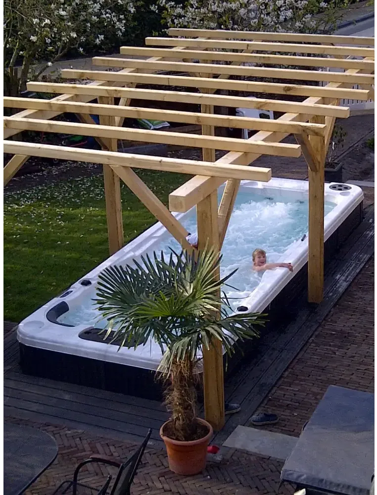 PassionSpa Aquatic 2-swimspa – hvid og sort, boblende vand, pergola