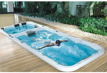 Vit PassionSpa Aquatic 3 Deep Swim Spa med blåvatten och simjets