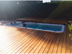 PassionSpa Aquatic 3 Deep-swimspa – hvid overflade, blåt vand, træterrasse