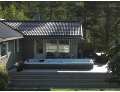 PassionSpa Aquatic 3 Deep-swimspa – gråt design, blåt vand, træterrasse