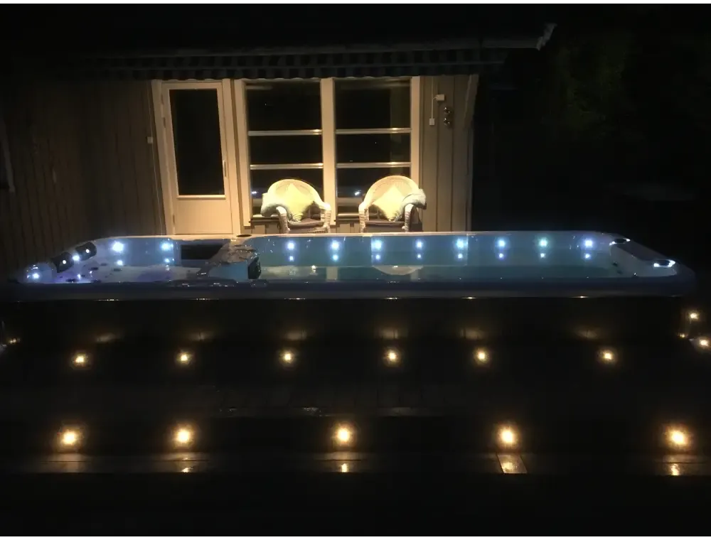 PassionSpa Aquatic 3-swimspa – blå belysning, mørke rammer