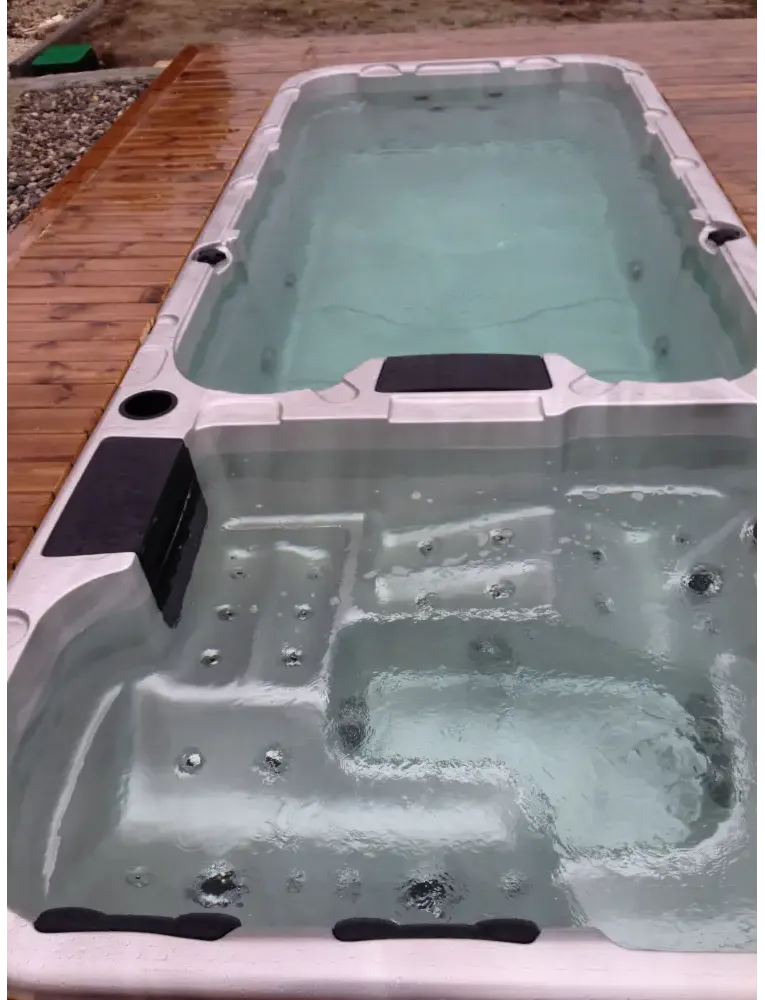 PassionSpa Aquatic 3-swimspa – grå og sort, massagedyser, moderne siddepladser