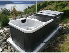 PassionSpa Aquatic 3-swimspa – hvid og sort, moderne panelbeklædning, lodret panelbeklædning, udendørs