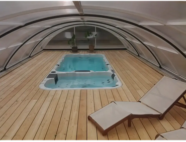 PassionSpa Aquatic 3-swimspa – lyseblåt vand, under en kuppel