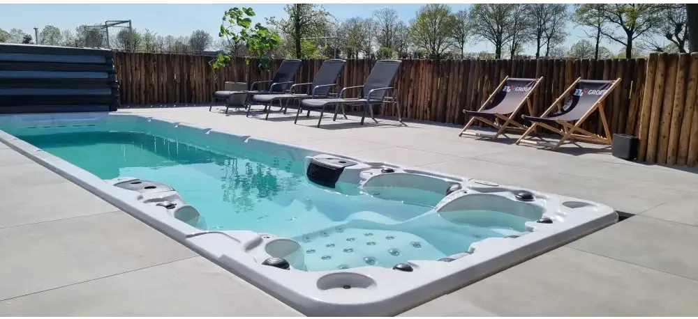 PassionSpa Aquatic 6-swimspa – Sport Collection, hvid overflade, rektangulær form, siddepladser, massagedyser, moderne design