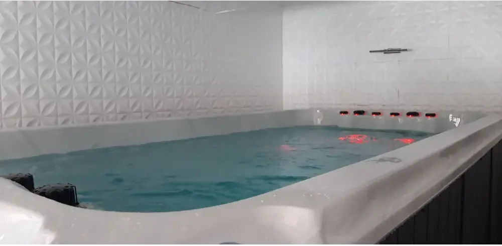 PassionSpa Dynamic-swimspa – Sport Collection, hvidt panel, struktureret overflade