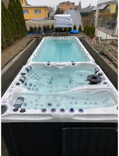 PassionSpa Energy Deep-swimspa – Sport Collection, hvid og sort, modulært design, siddepladser, massagedyser, LED-belysning, moderne design