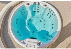 PassionSpa Recharge-spabad – Pure Collection, hvid overflade, turkisblåt vand, sorte massagedyser