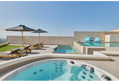 PassionSpa Recharge-spabad – Pure Collection, hvid inderside, turkisblåt vand, sorte massagedyser