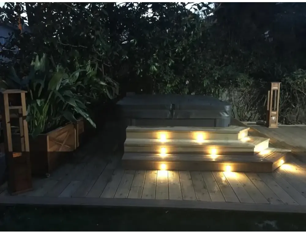 PassionSpa Relax-spabad – Pure Collection, mørkegrå overflade, trætrappe, stemningsbelysning