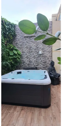 PassionSpa Relax-spabad – Pure Collection, mørkegrå overflade, hvid stribe, blåt vand