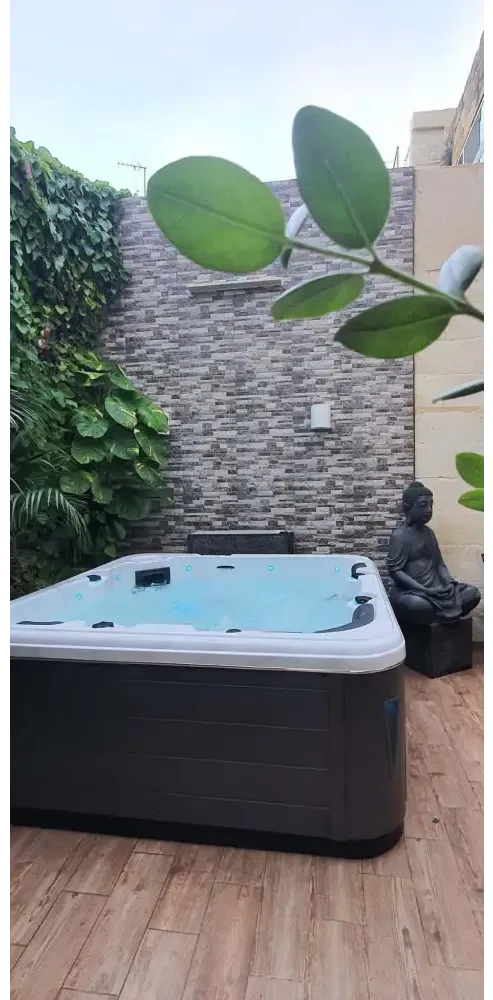 PassionSpa Relax-spabad – Pure Collection, mørkegrå overflade, hvid stribe, blåt vand