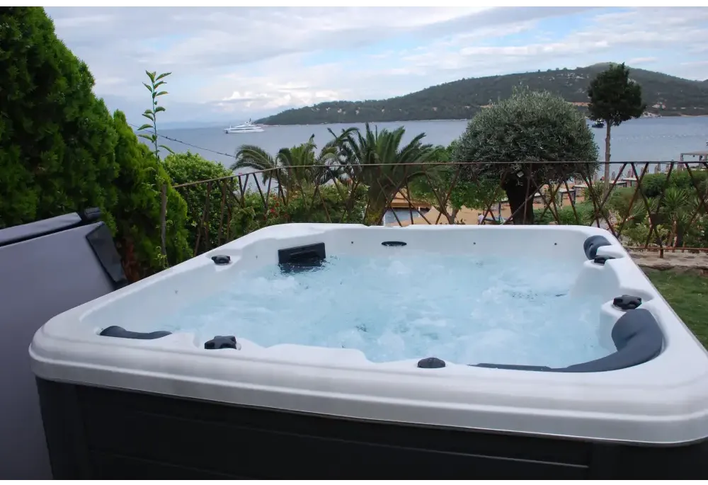 PassionSpa Relax-spabad – Pure Collection, hvid og sort, boblende vand, moderne design