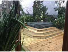 PassionSpa Relax-spabad – Pure Collection, mørkegrå overflade, træterrasse, trappe
