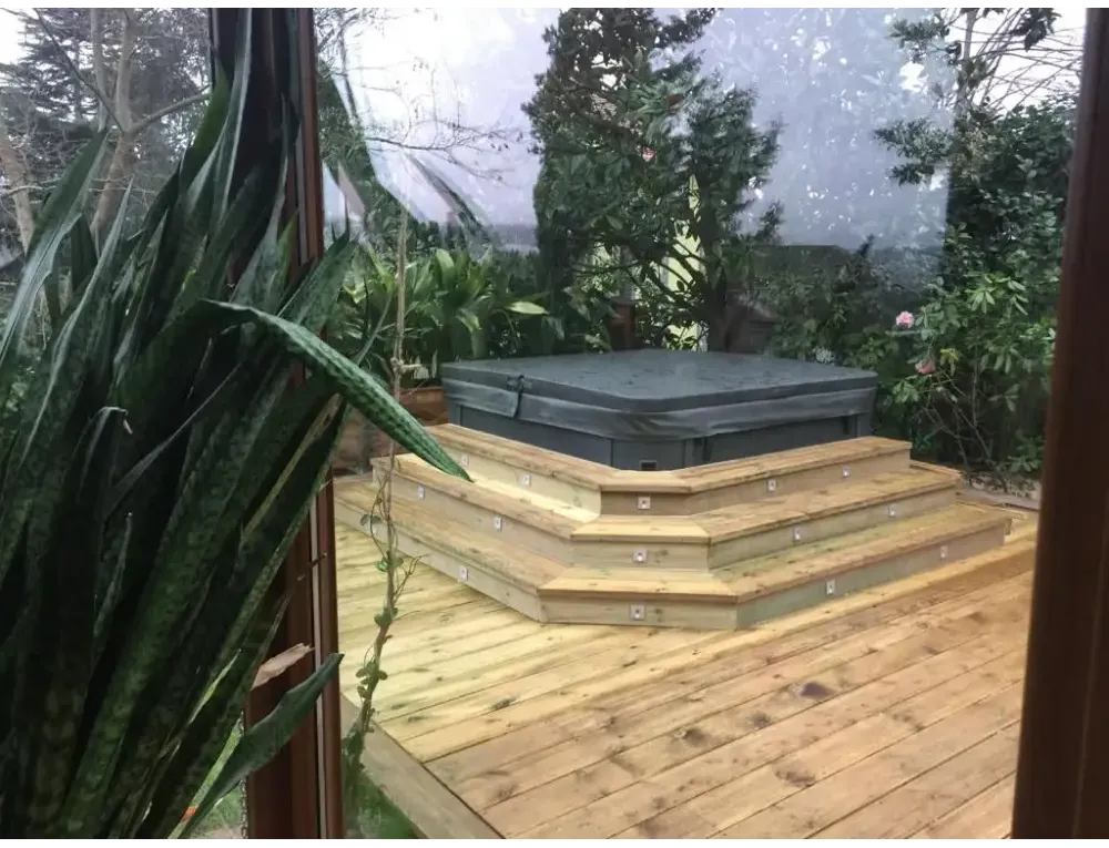 PassionSpa Relax-spabad – Pure Collection, mørkegrå overflade, træterrasse, trappe