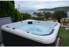 PassionSpa Relax-spabad – Pure Collection, hvid og sort, moderne design