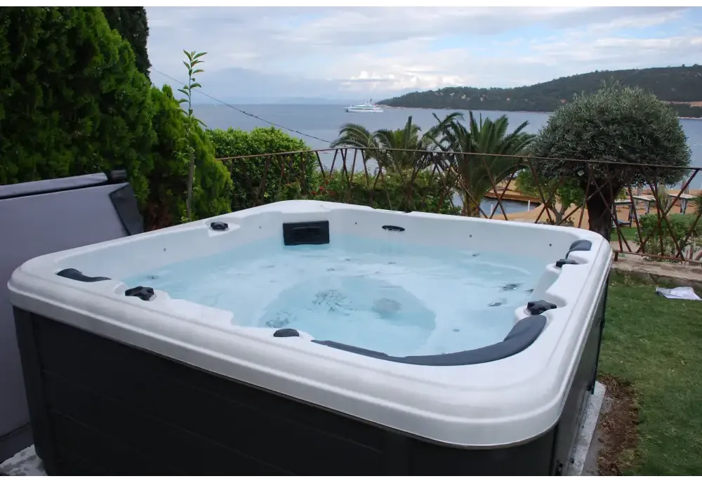 PassionSpa Relax-spabad – Pure Collection, hvid og sort, moderne design