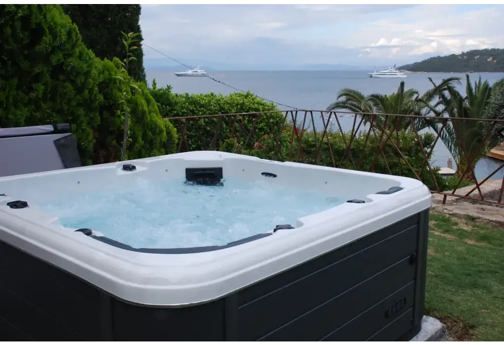 PassionSpa Relax-spabad – Pure Collection, hvid og sort, boblende vand