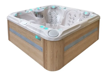 Modern vitvar badtunna PassionSpa Solace Spabad med ljus träpanel och silverdetaljer