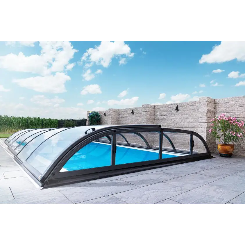 Pooltak Dallas med svart ram och glas över blå pool